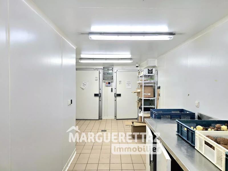 Local commercial - 170 m² - 170 pièces