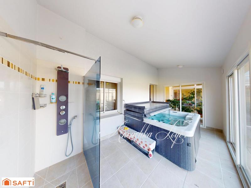 Maison - 280 m² - 9 pièces