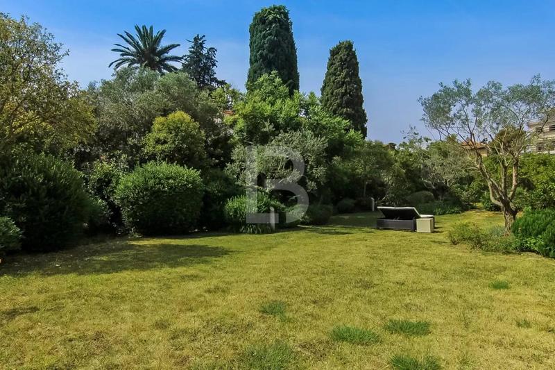 Appartement - 240 m² - 8 pièces