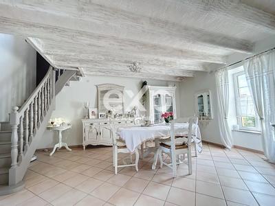 Maison - 235 m² - 8 pièces
