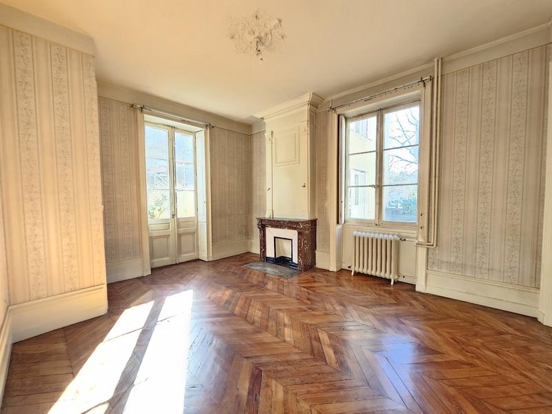 Appartement - 175 m² - 6 pièces