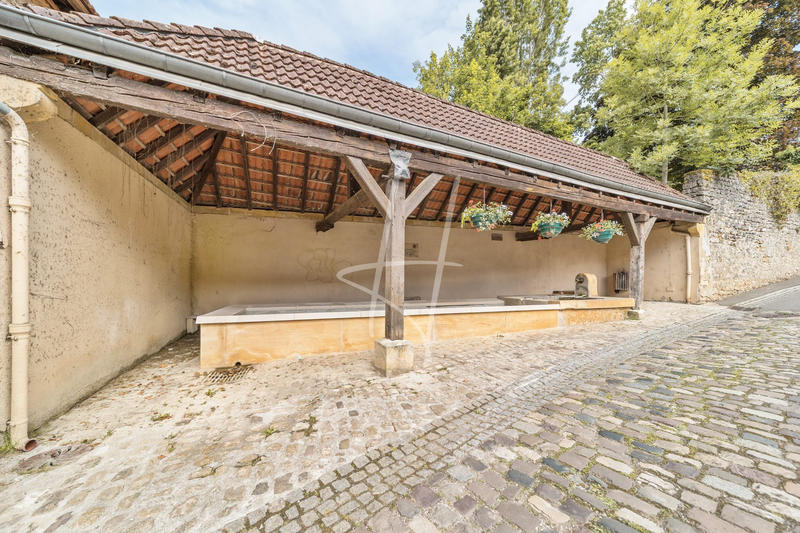 Maison - 221 m² - 7 pièces