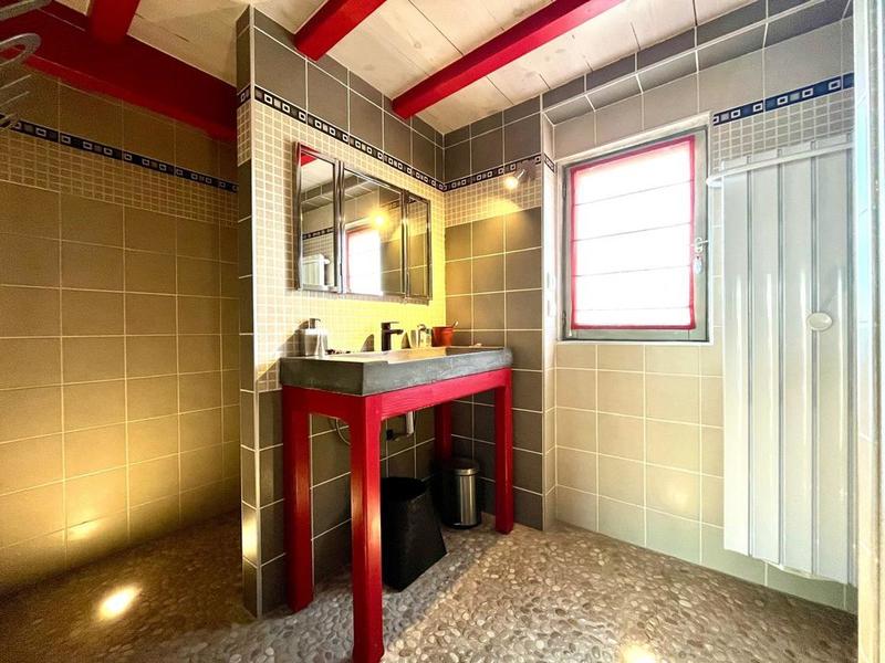 Maison - 407 m² - 9 pièces