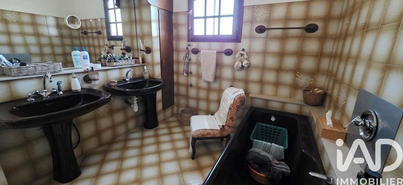 Maison - 204 m² - 9 pièces