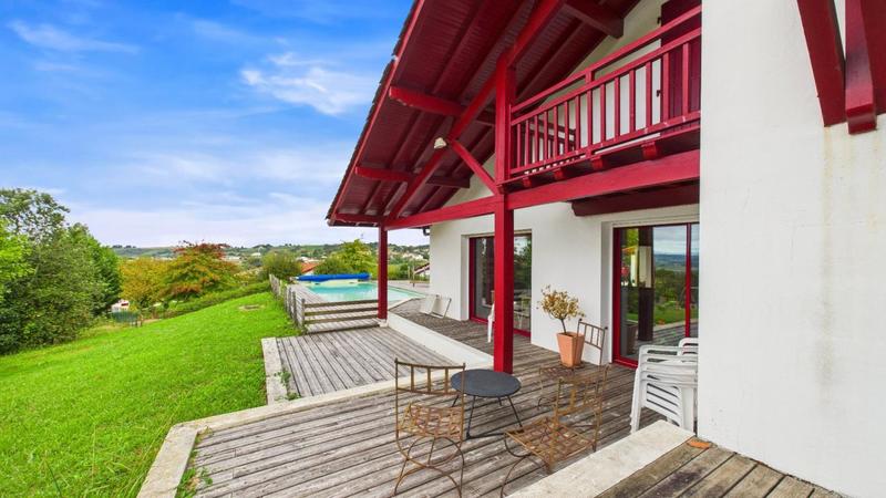 Maison - 316 m² - 10 pièces