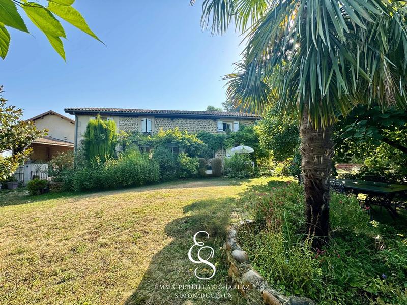 Maison - 400 m² - 16 pièces