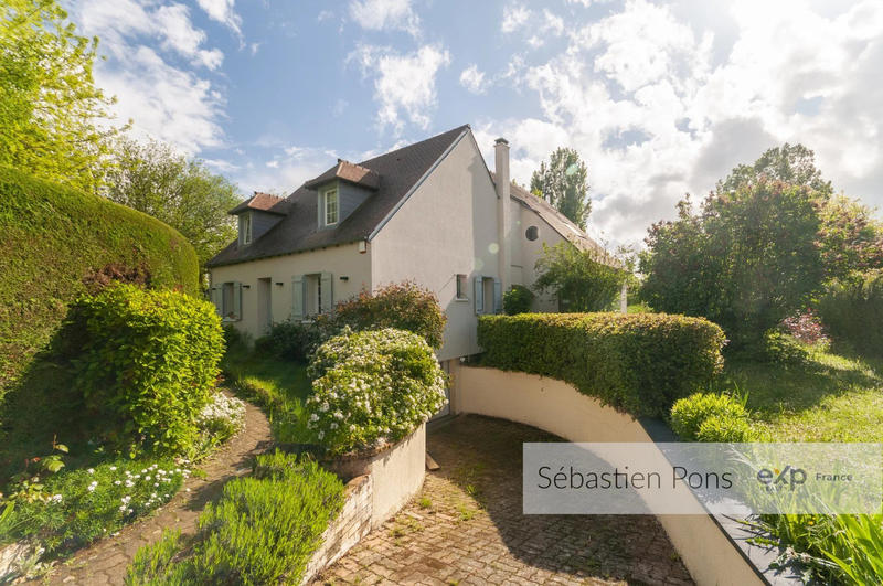 Maison - 269 m² - 9 pièces