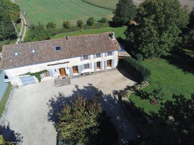 Maison en pierre - 305 m² - 10 pièces