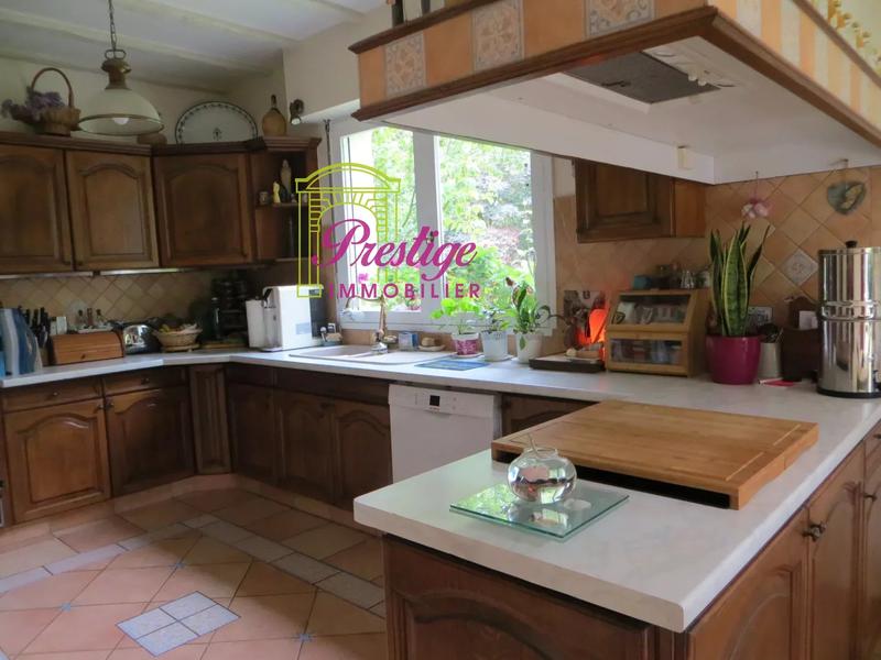 Propriété - 275 m² - 7 pièces