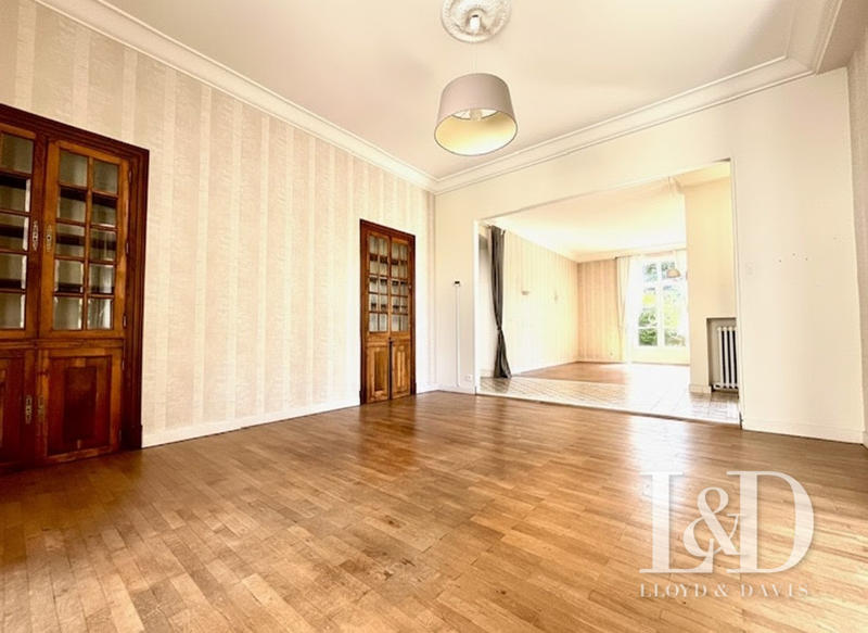 Maison - 237 m² - 10 pièces