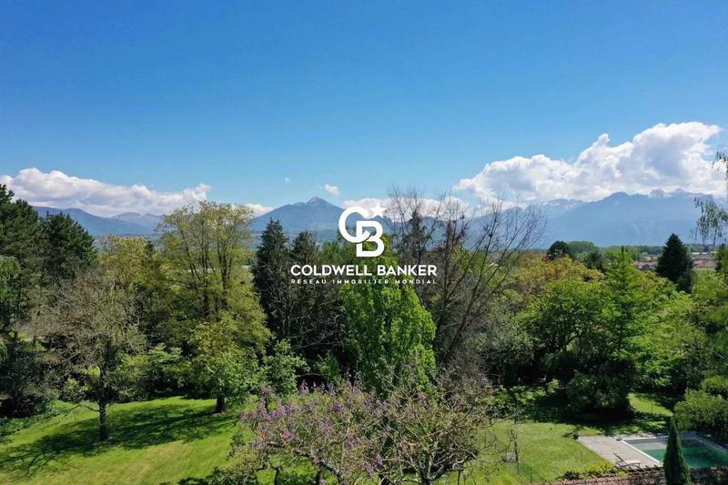 Propriété - 950 m² - 20 pièces