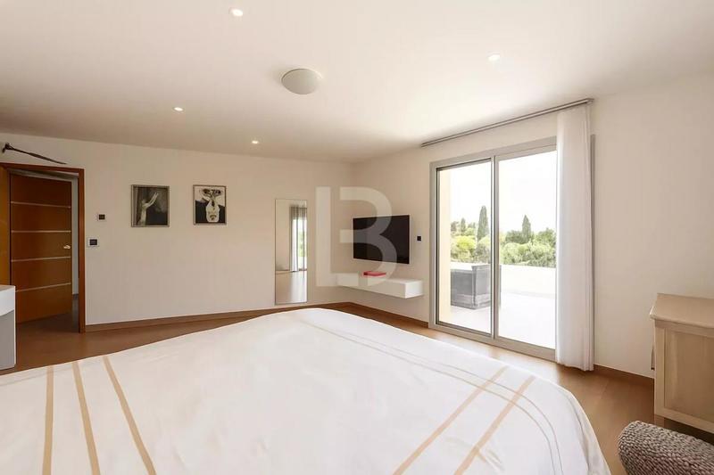 Maison - 202 m² - 5 pièces