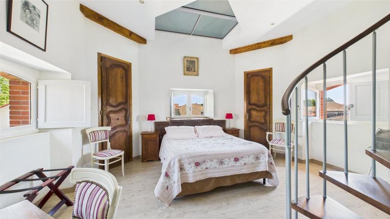 Maison de loisirs - 650 m² - 9 pièces