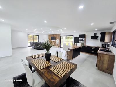 Maison - 125 m² - 4 pièces