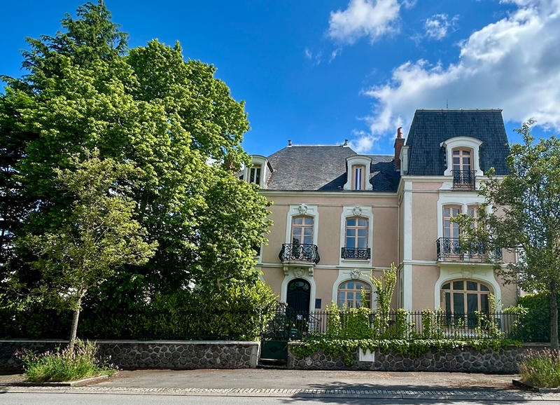 Maison - 311 m² - 12 pièces