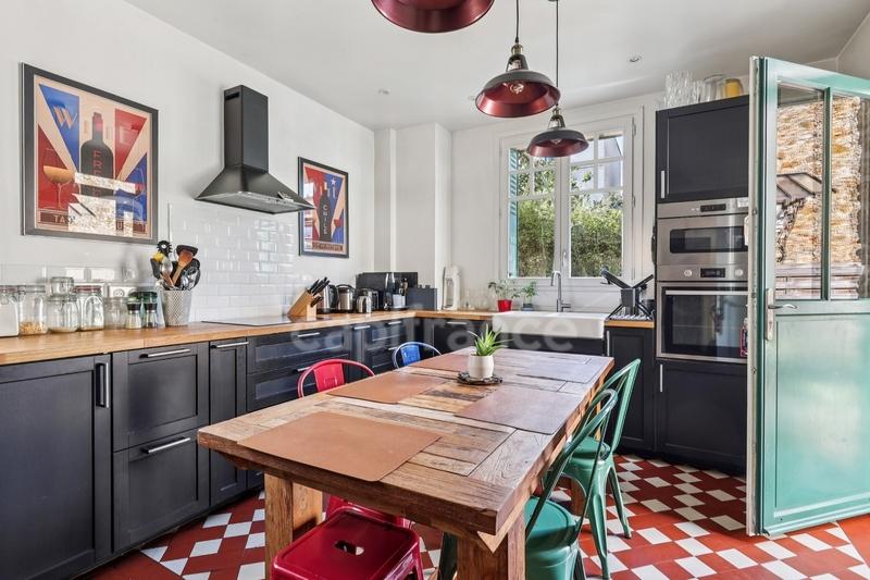 Maison - 192 m² - 9 pièces