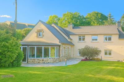 Maison - 189 m² - 9 pièces