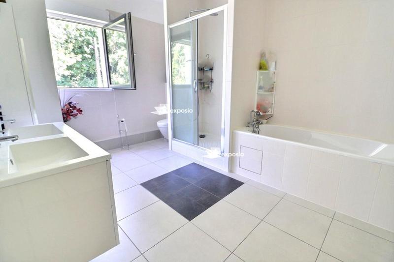 Maison - 240 m² - 7 pièces