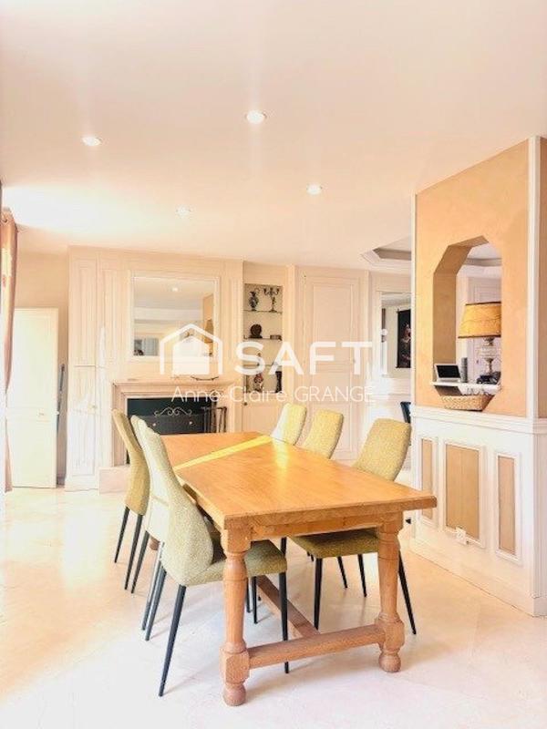 Maison - 221 m² - 12 pièces