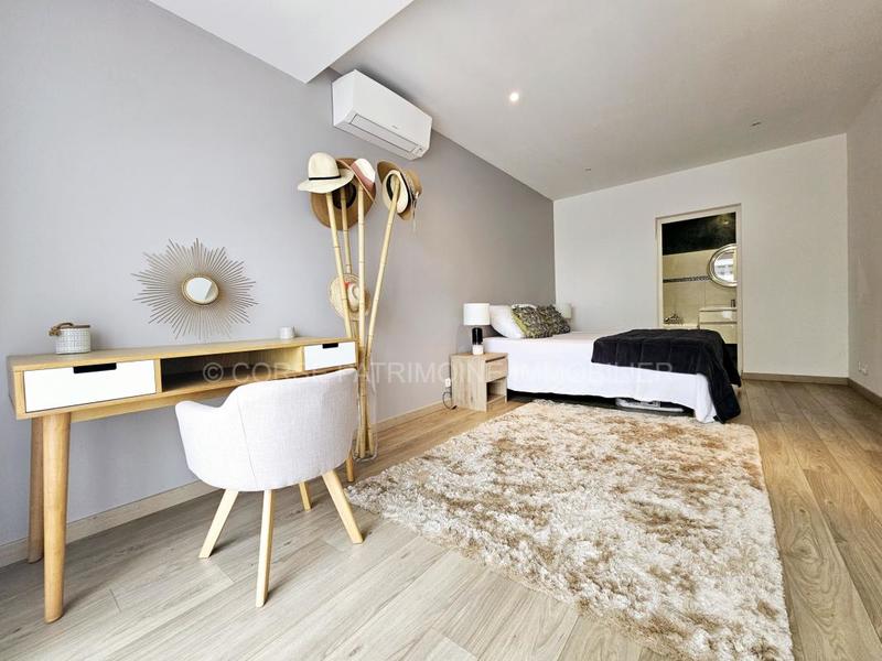 Maison - 206 m² - 7 pièces