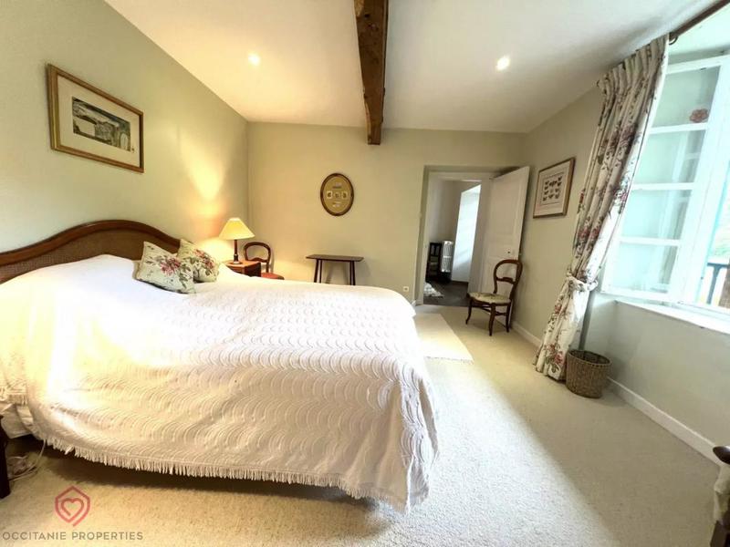 Propriété - 294 m² - 9 pièces