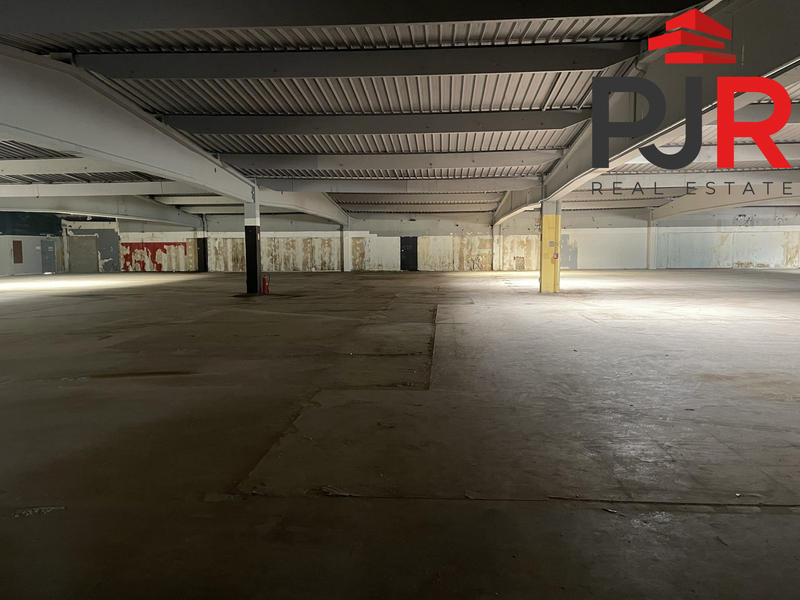 Local d'activités - 2 343 m²