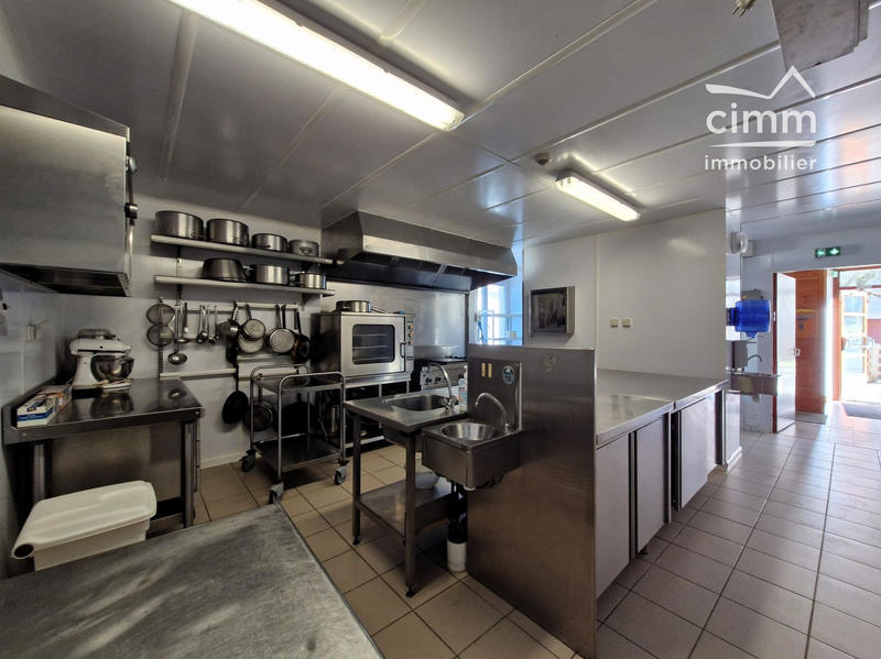 Maison - 698 m² - 15 pièces