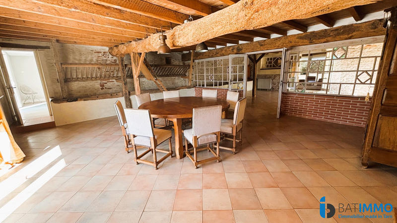 Maison - 280 m² - 6 pièces