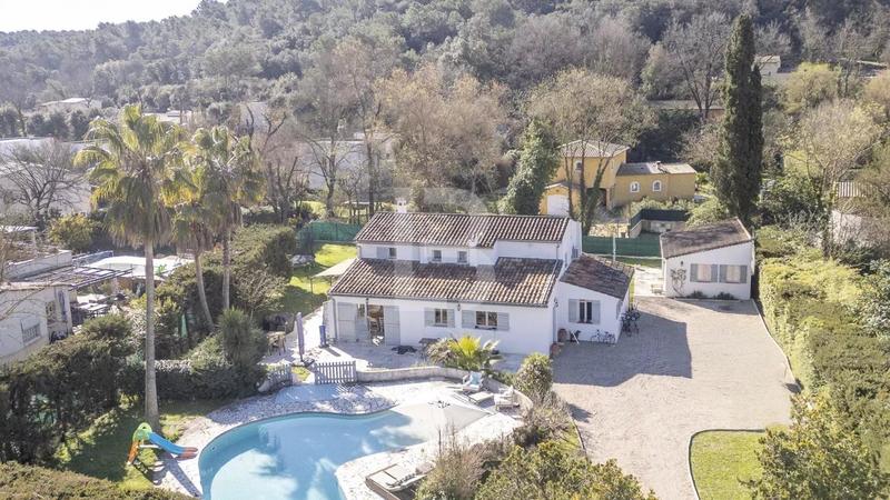 Villa - 204 m² - 8 pièces