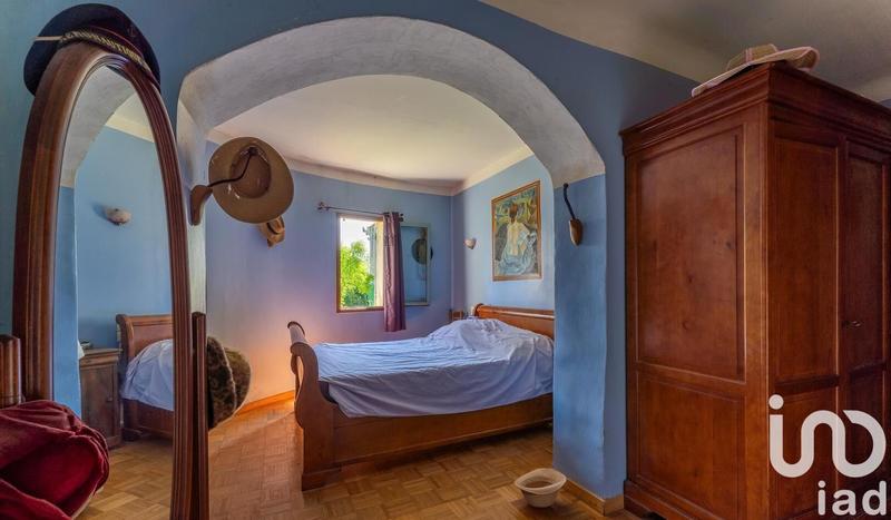 Maison - 212 m² - 9 pièces