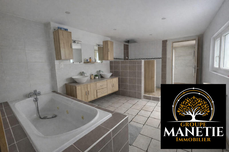 Maison - 182 m² - 7 pièces