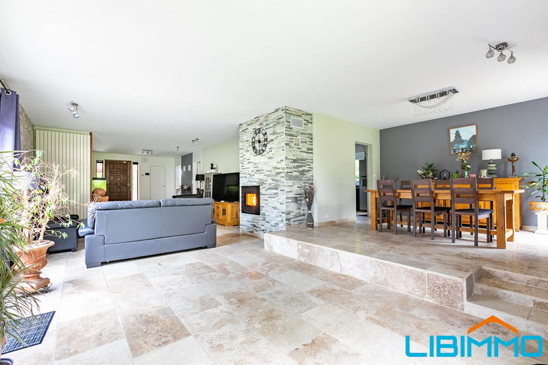 Maison - 257 m² - 8 pièces