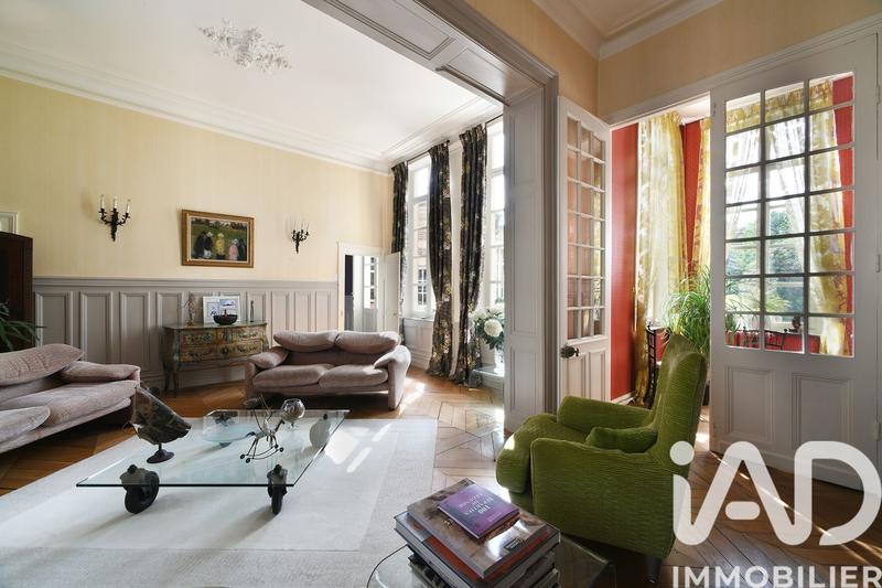 Maison - 240 m² - 8 pièces