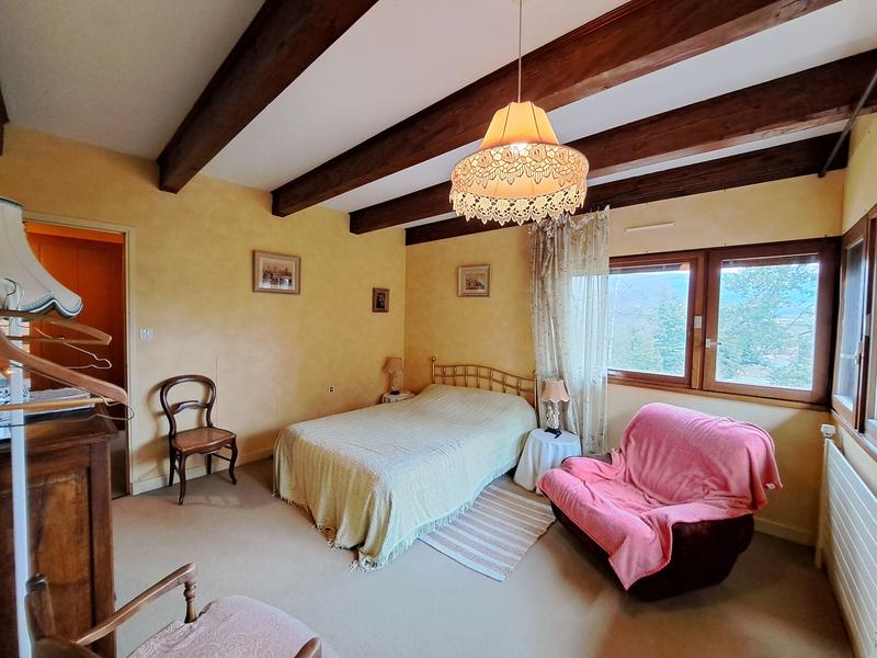 Maison - 248 m² - 9 pièces