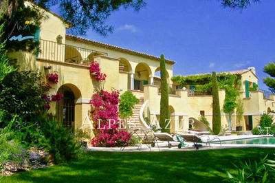 Villa - 251 m² - 5 pièces