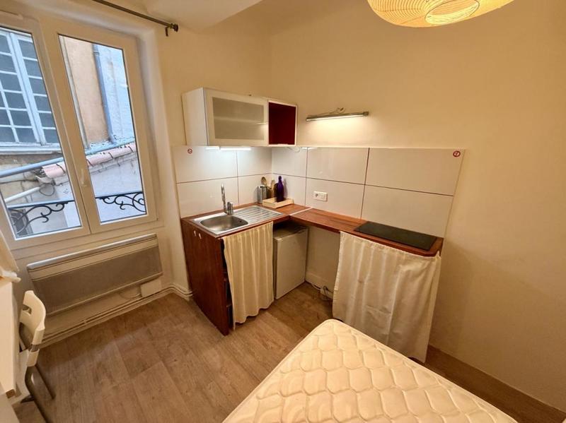 Studio - 11 m² - 1 pièce