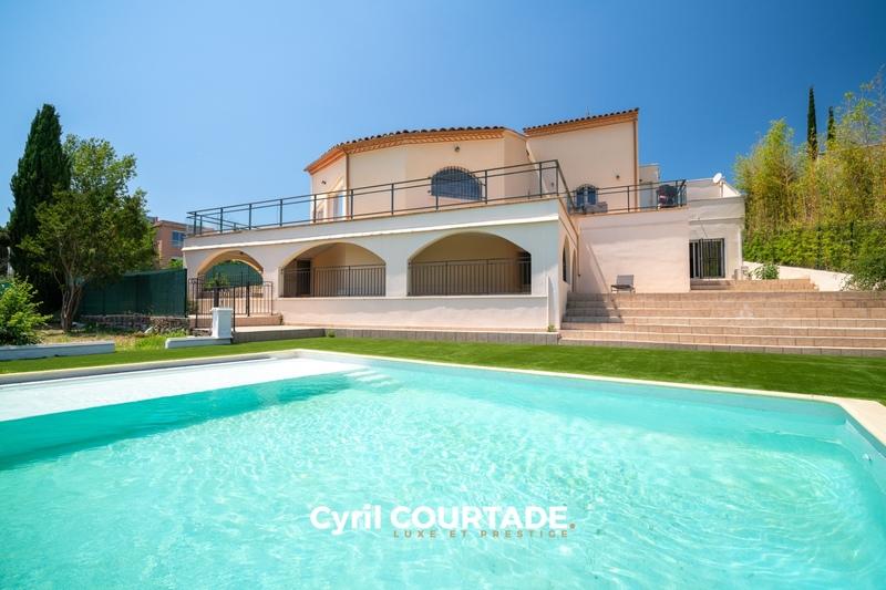 Villa - 245 m² - 7 pièces