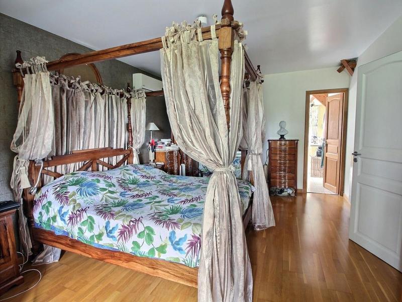 Villa - 250 m² - 6 pièces