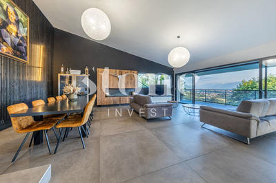 Maison - 355 m² - 16 pièces