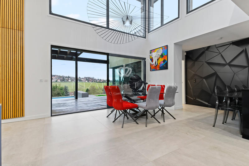 Propriété - 310 m² - 10 pièces