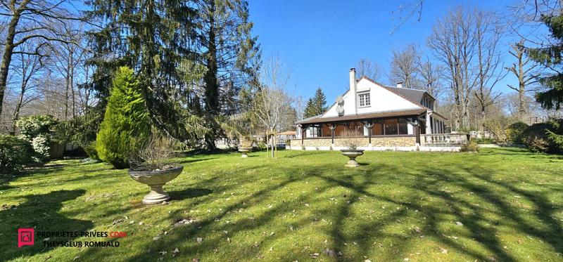 Maison - 228 m² - 9 pièces