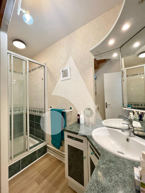 Appartement - 117 m² - 6 pièces