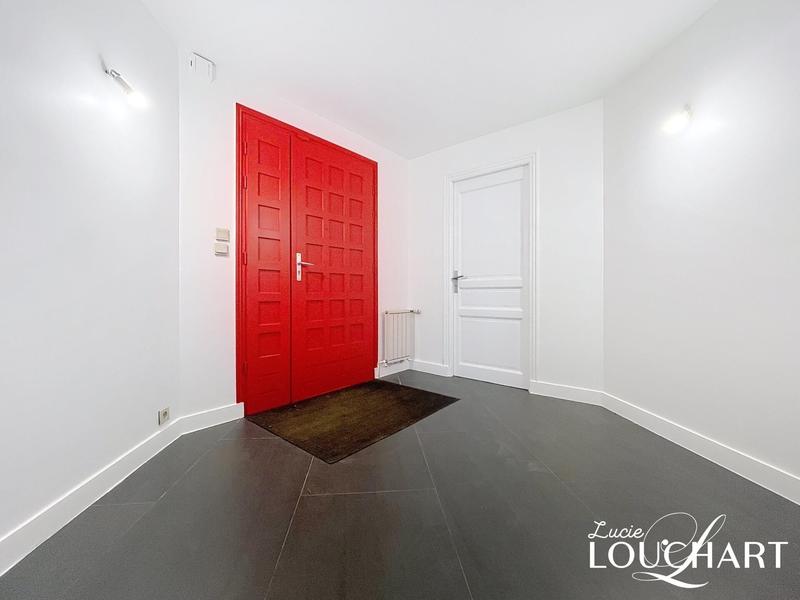 Maison - 230 m² - 8 pièces