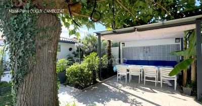 Maison - 236 m² - 10 pièces