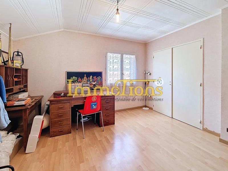 Maison - 231 m² - 9 pièces