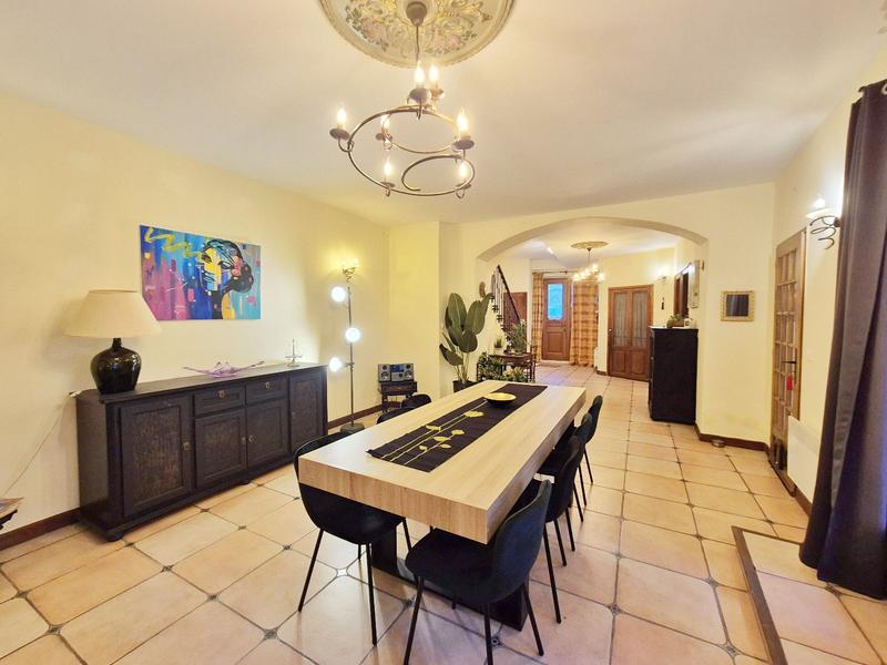 Maison - 200 m² - 6 pièces