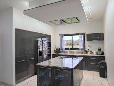 Maison - 332 m² - 6 pièces