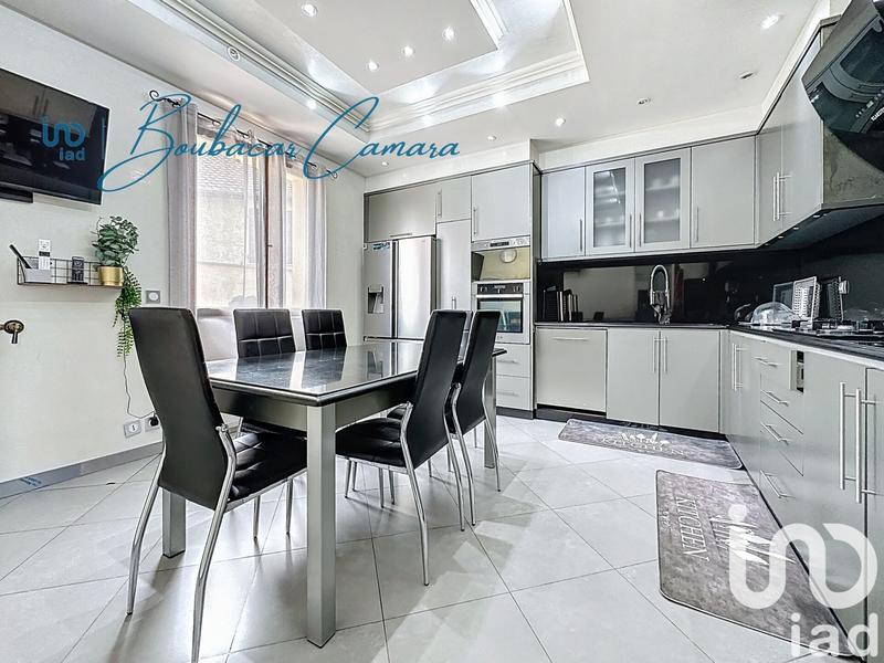 Maison - 203 m² - 8 pièces