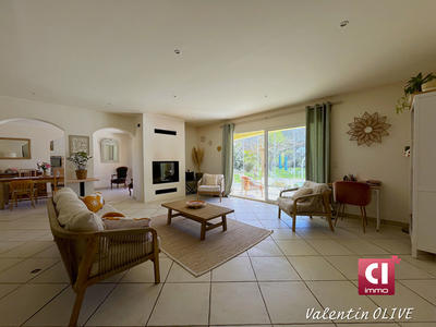 Maison - 222 m² - 7 pièces