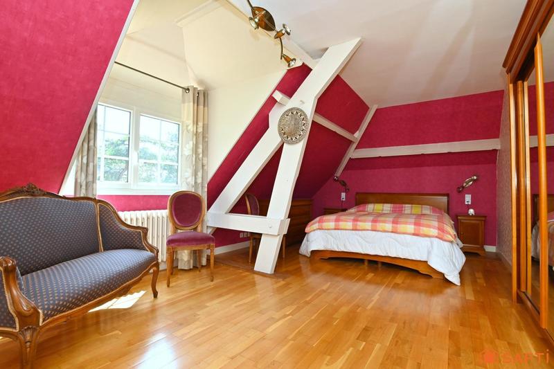 Villa - 227 m² - 8 pièces